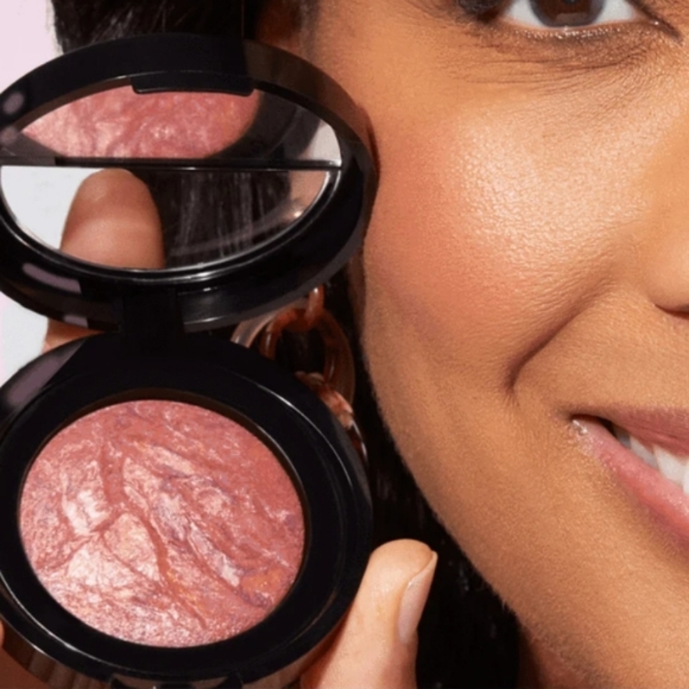 Laura Geller Baked Blush in shade Tropic Hues